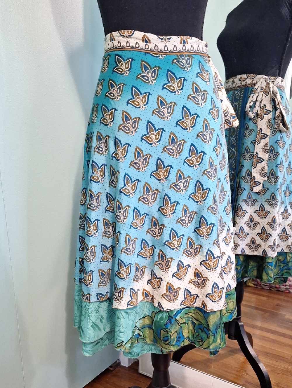 Earthbound Trading 100% Silk Wrap Midi Skirt Size Small Medium Boho Festival - Picture 4 of 8